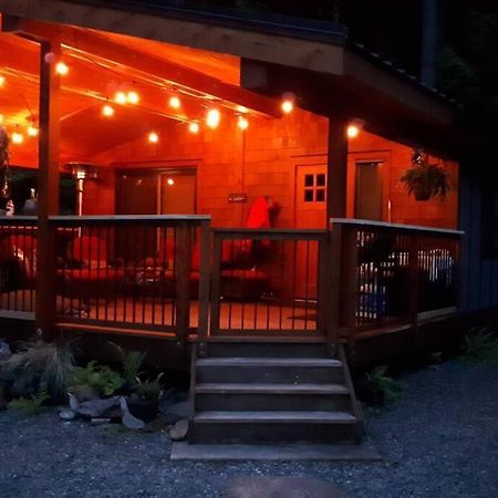 Cozy Corner Cottage Port Renfrew Exterior foto