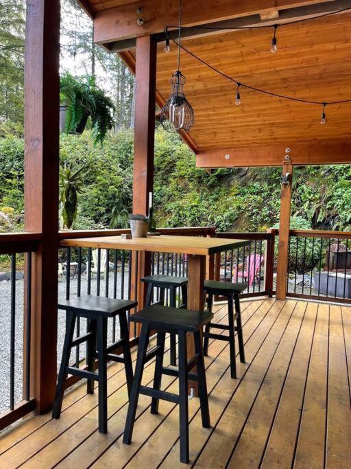 Cozy Corner Cottage Port Renfrew Exterior foto