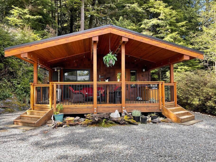 Cozy Corner Cottage Port Renfrew Exterior foto