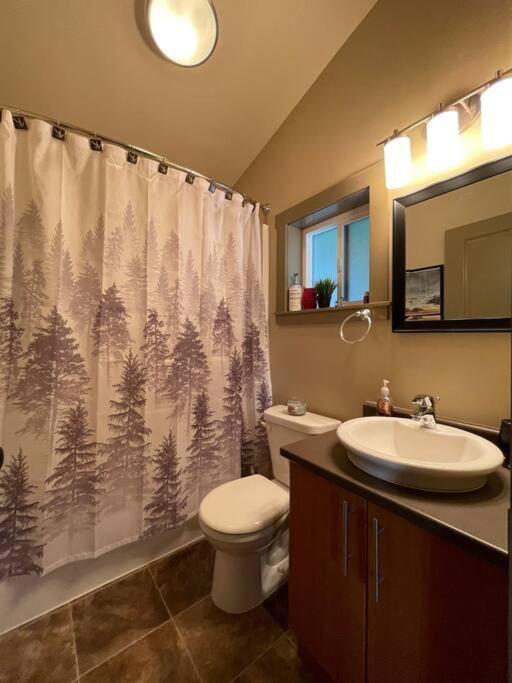 Cozy Corner Cottage Port Renfrew Exterior foto