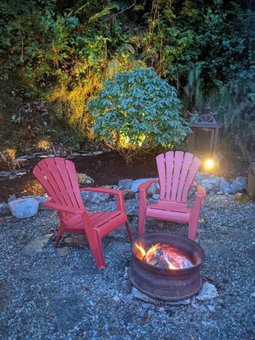 Cozy Corner Cottage Port Renfrew Exterior foto